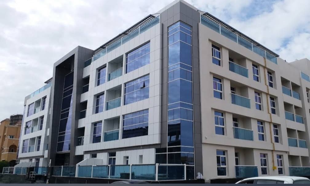 Aluminum cladding and glass façades for buildings and shops in Riyadh