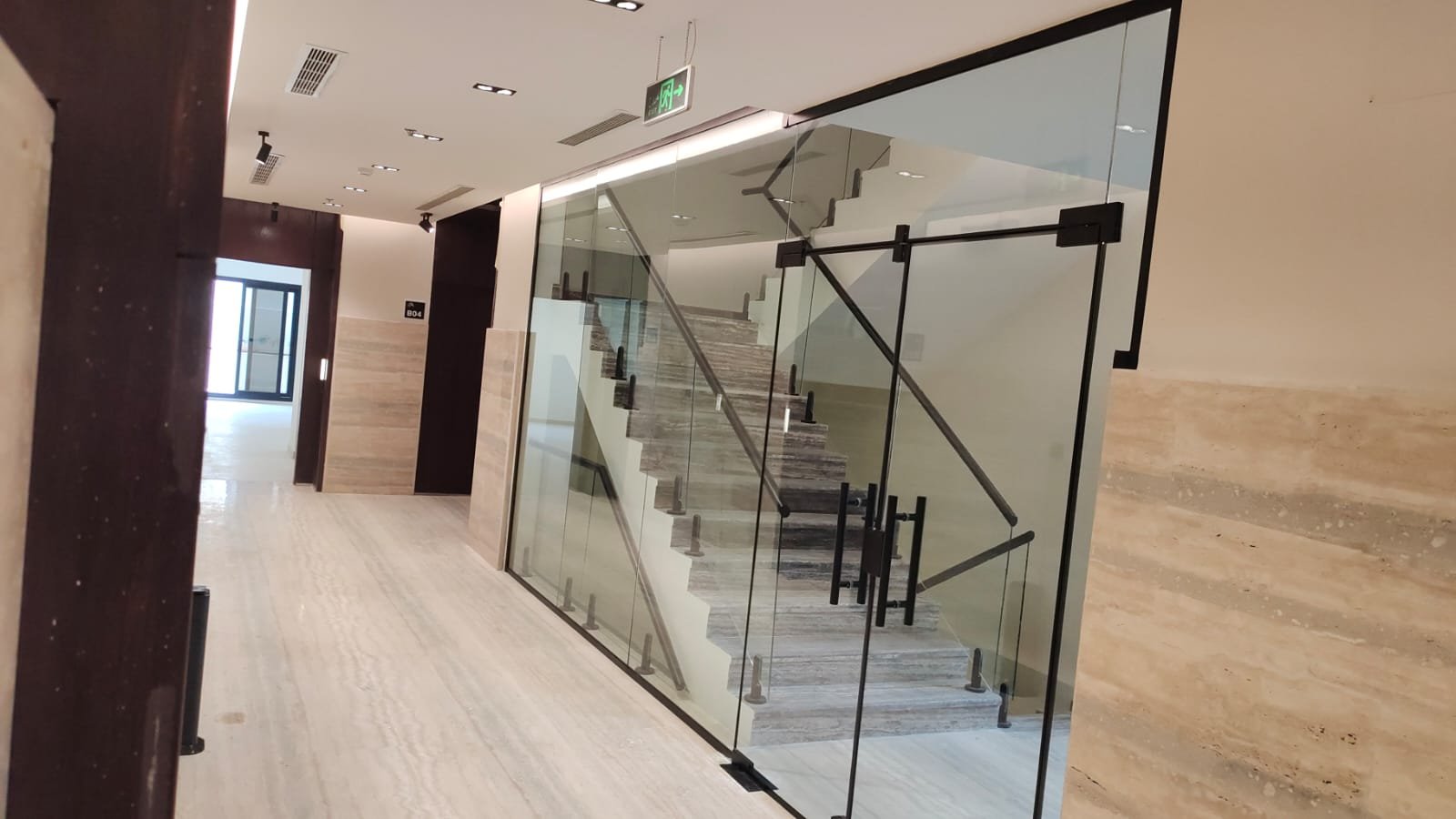 قواطع زجاج سكريت مقاوم للحريق معتمد الدفاع المدني الرياض